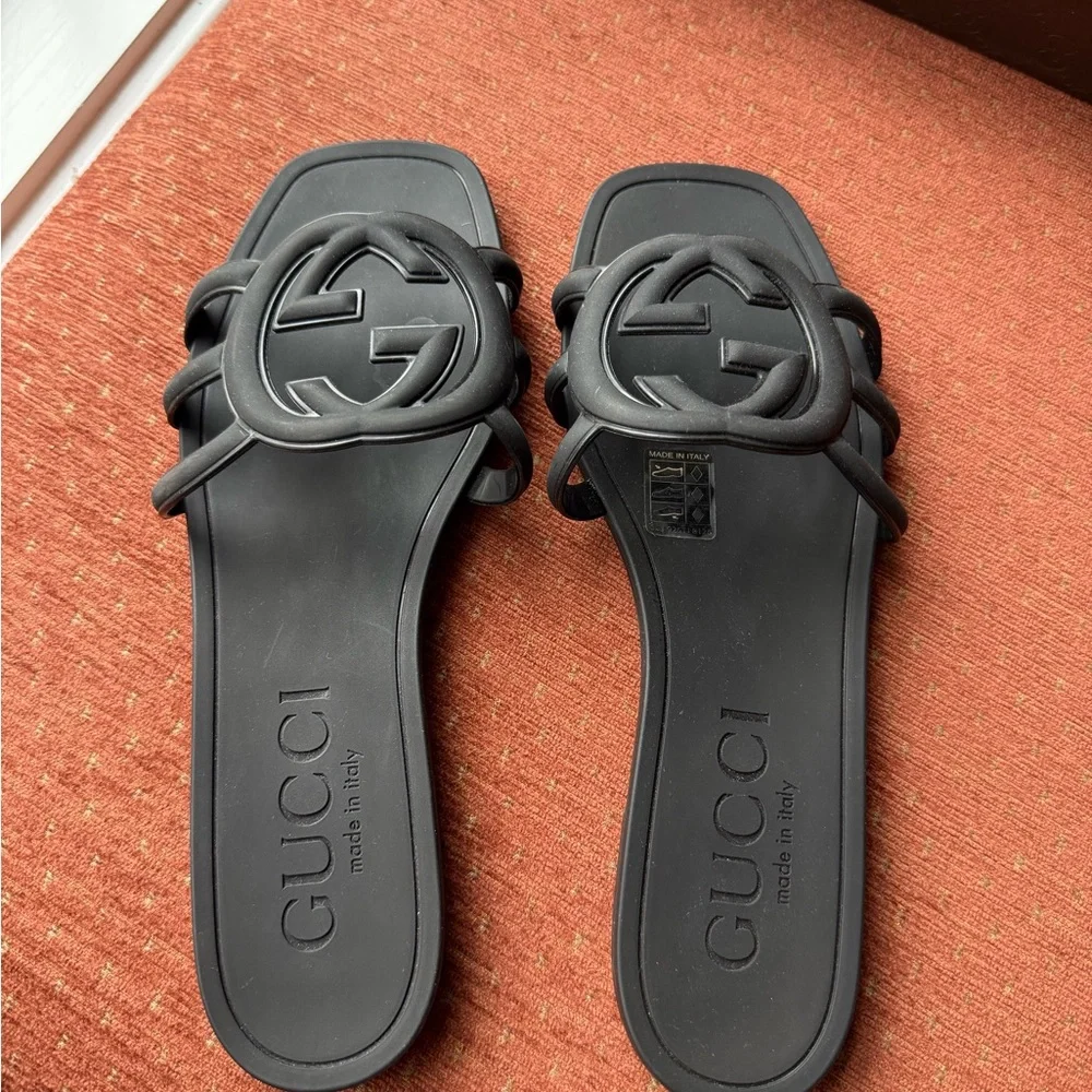 Gucci Black Rubber Interlocking G Slide Sandals - Picture 1 of 3
